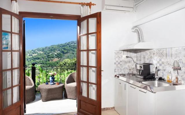Paradeisos Double Room With Balcony 2