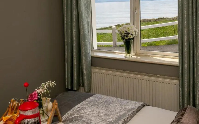 Ballyheigue Cliff Side and Sea View Apartment