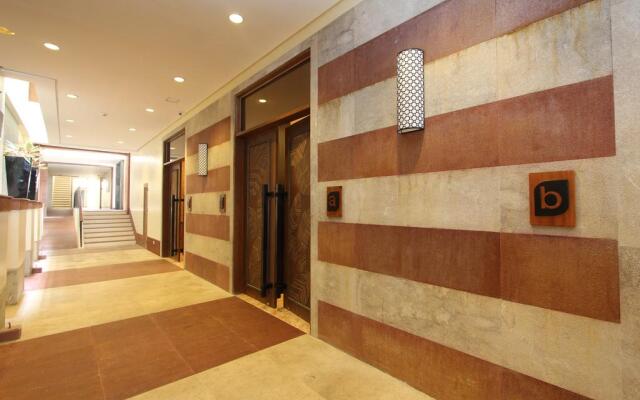 Crown Regency Courtyard Resort