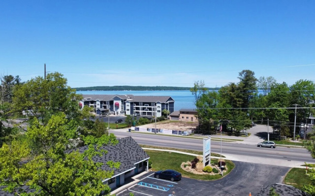 Traverse Bay Inn