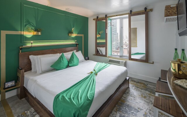 Lord & Moris - Times Square Hotel