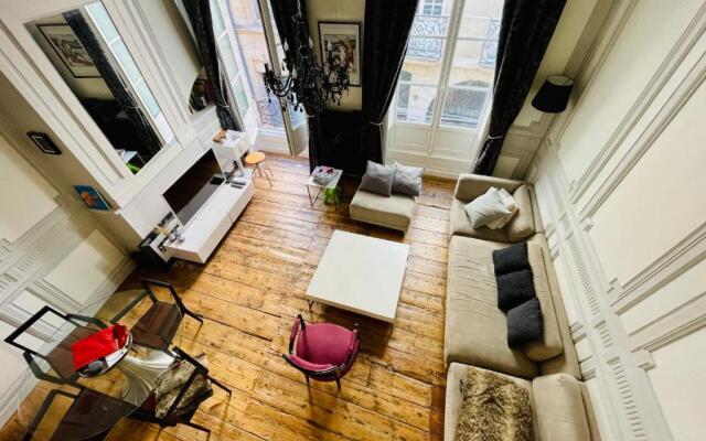 T4 apartment in the heart of old Bordeaux close to all amenities