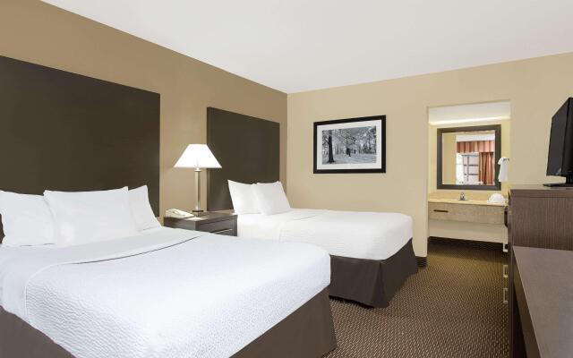 Days Inn by Wyndham Asheville/Mall