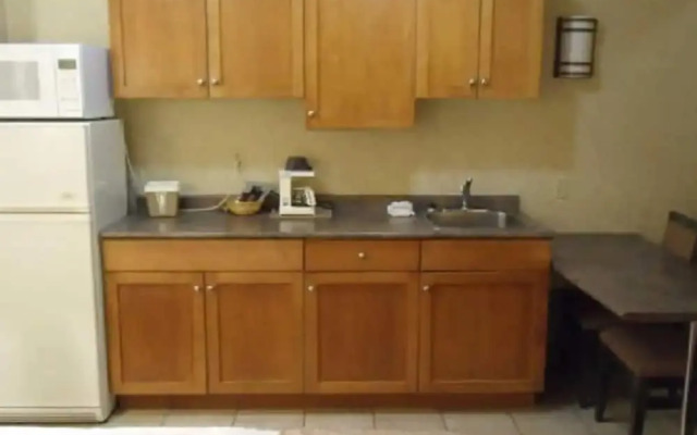 Lakeview Inns & Suites - Hinton