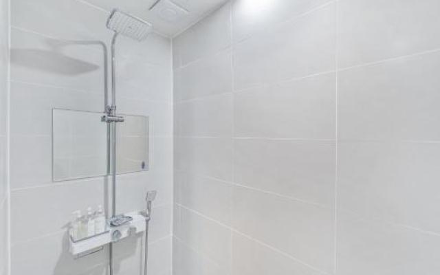 Busan Seomyeon Sloth Hotel