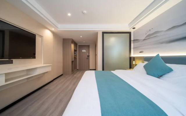 Hongtian W Hotel (Zhanggong District Wenming Avenue Bus Station)