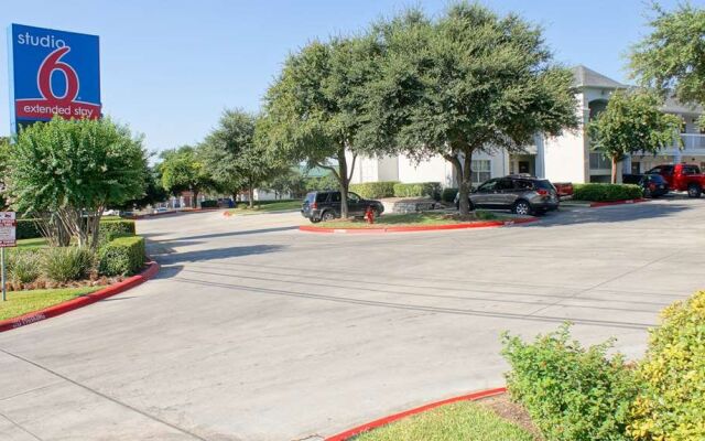 Holiday Inn Express & Suites San Antonio Medical-Six Flags by IHG