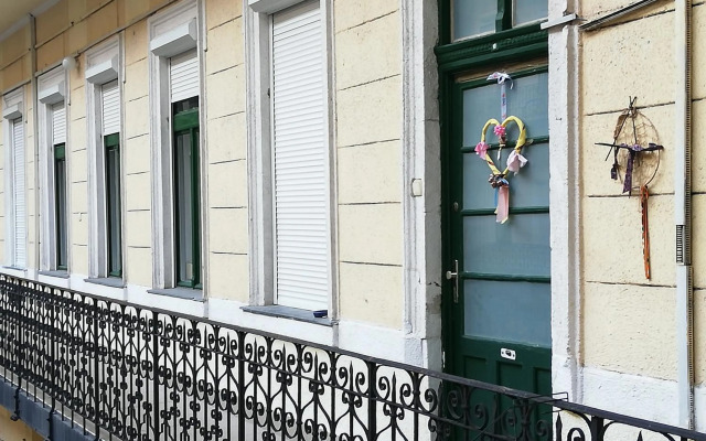 New West10 STAR Center