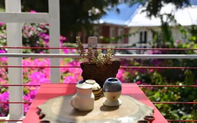 Sanyueshe Theme Inn