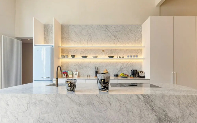Luxurious 3-Bedroom 280sqm center