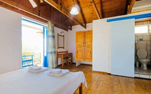 Aesthetic Holiday Home in Palaiochora near Sea Beach