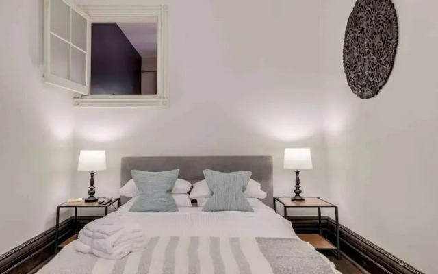 Casa Queen East Jaw Dropping 3BR Suite