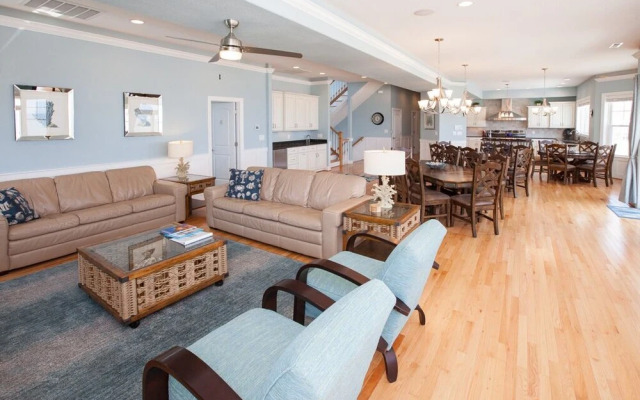 Over The Moon - 9 Br Home