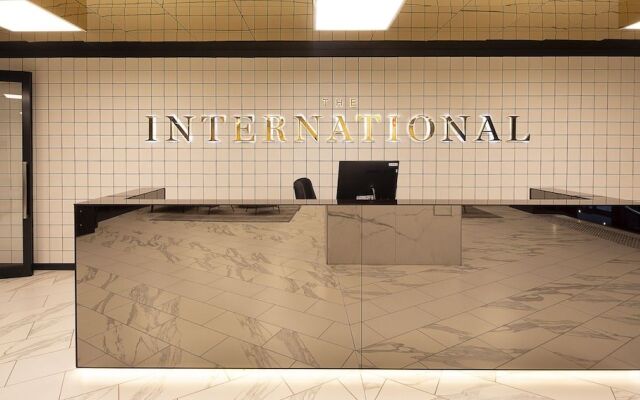 Crown Internation S Collection