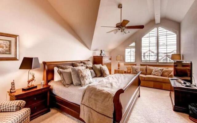 Ski, in Ski out 3 Bedroom Vacation Condo with Resort Amenities