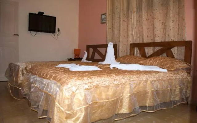 Pedro Zerquera Street Rooms