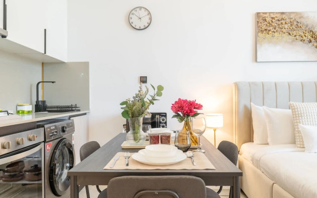 Outstanding Studio in Empire Residence JVC