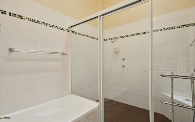 Bay Parklands, 3/2 Gowrie Avenue