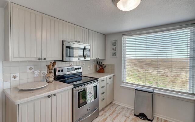 Pelican Sunrise     Lc13