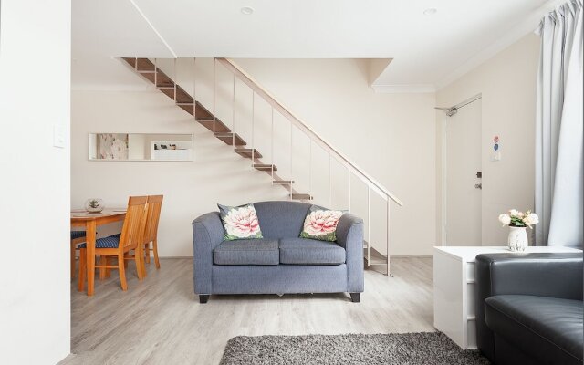 Comfy & Convenient Homebush West