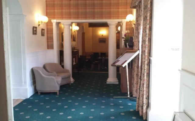 George and Abbotsford Hotel