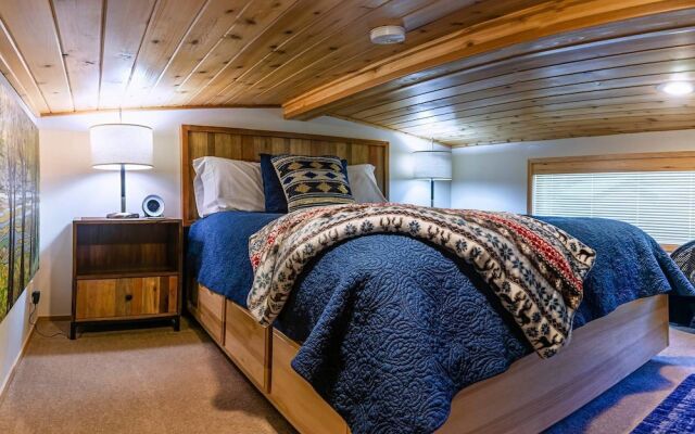 #51 & #52 Hyatt Lake Compound~sleeps 10~lake View