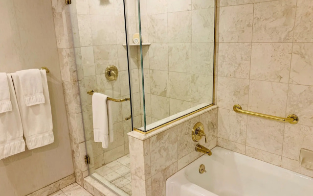 Market Pavilion Hotel