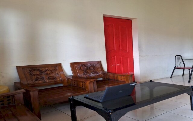 OYO 93280 Villa Efita