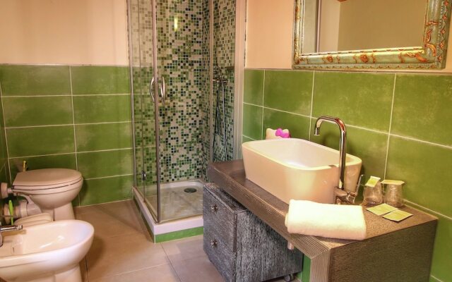 Luxurious Villa in Monte San Savino with Jacuzzi