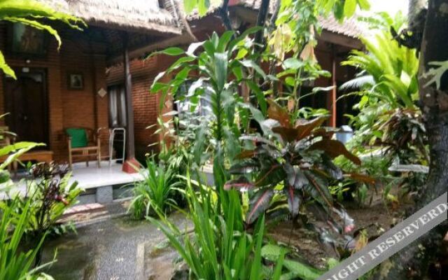 Nyoman Astana bungaloWs