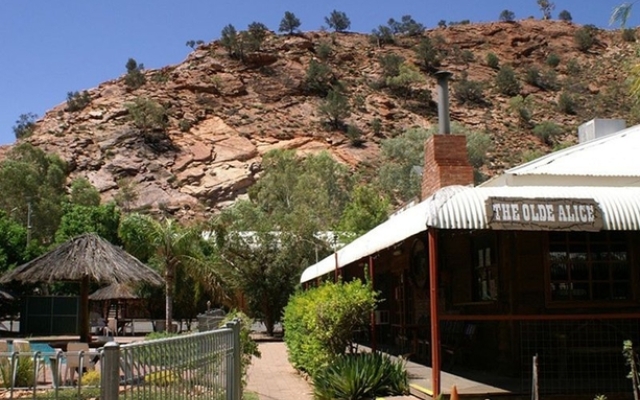 Heavitree Gap Outback Lodge