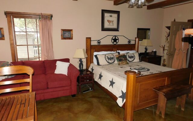 Equinox Inn at Canyon Lake