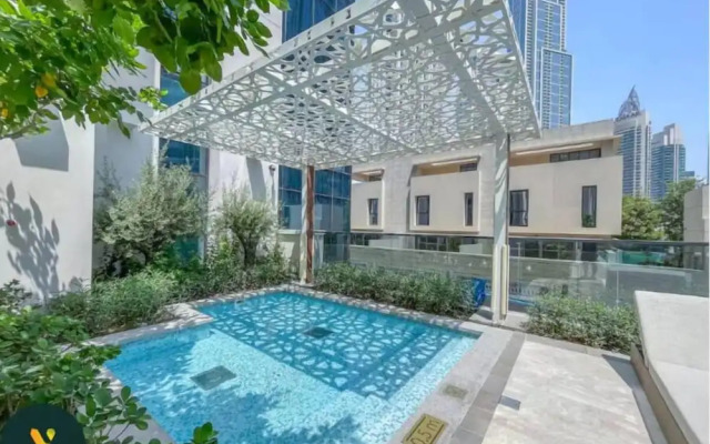 30th Floor Near Burj Khailfa Dubai Mal