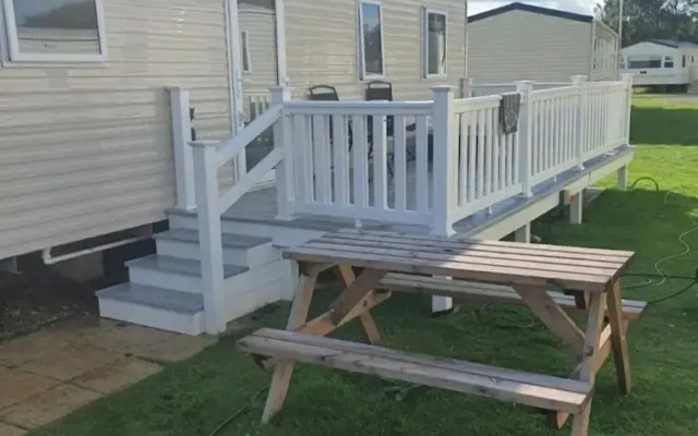Cosy Hottub Caravan Retreat in Lincolnshire