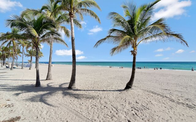 BEACH ROOMS INN - Hollywood Beach