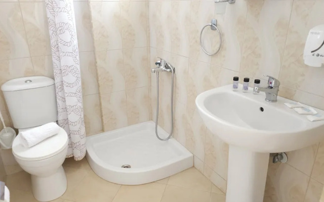 Friends House - Borsh Hotel