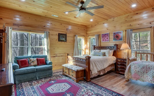Mountain-view Cabin ~ 2 Mi to Downtown Clayton!