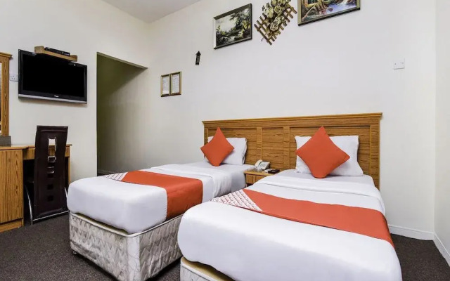 OYO 159 Sports Piaza Hotel