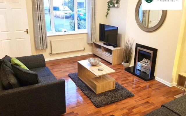 3 Bedroom 2 Bath House By Passionfruitproperties Close To Coventry City Centre - Free Wi-Fi, Driveway And Garden - 8RWC