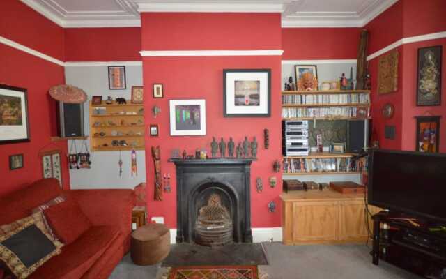 Eclectic Home In Trendy Bristol Suburb