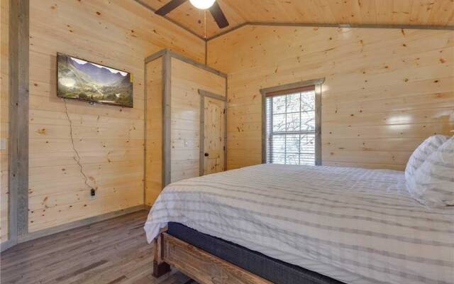 Mirror Pond - Four Bedroom Cabin