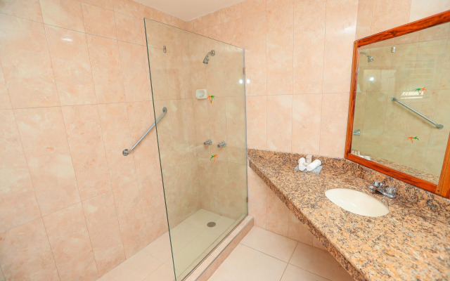Decameron Club Caribbean Runaway Bay, Ramada All-Inclusive Resort
