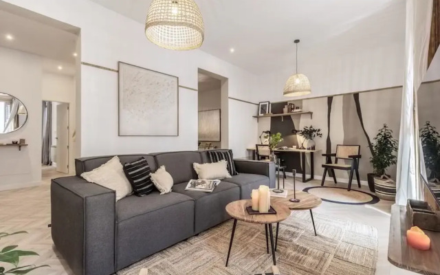 Garos - 2 Bedrooms in Malasa a