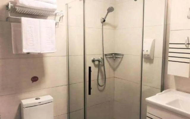 Cixi GreenTree Apartment Hotel