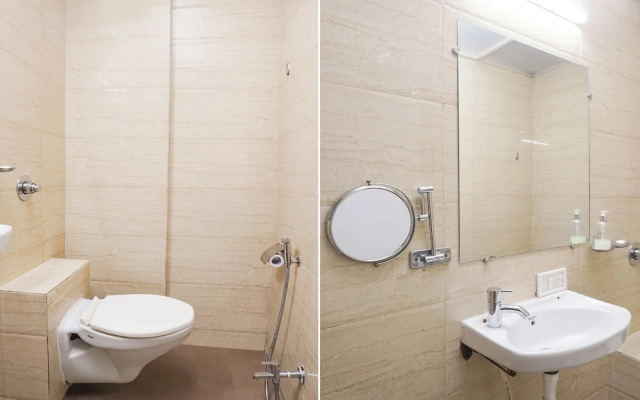 FabHotel Executive Pearl Inn - Nr. Twin tower