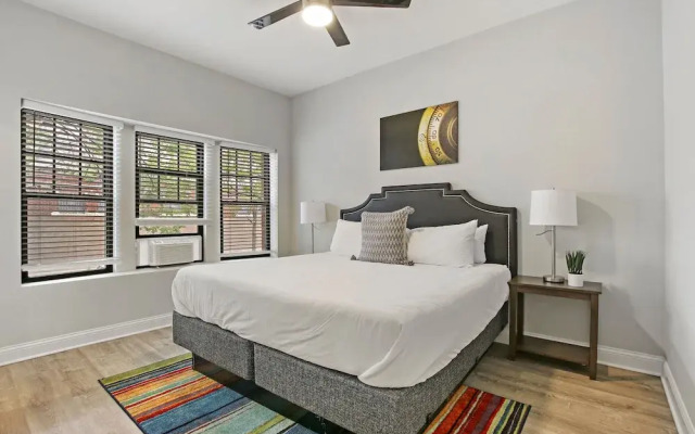 3BR Comfy Apt in Logan Square