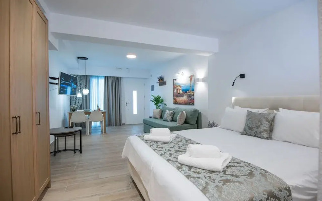 Ammos Luxury Suites