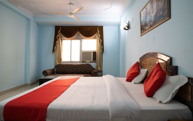 OYO 43687 Golden Deluxe Hotel