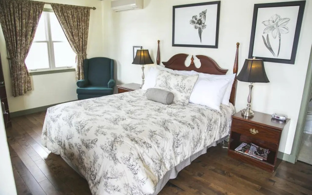 Lane's Privateer Inn