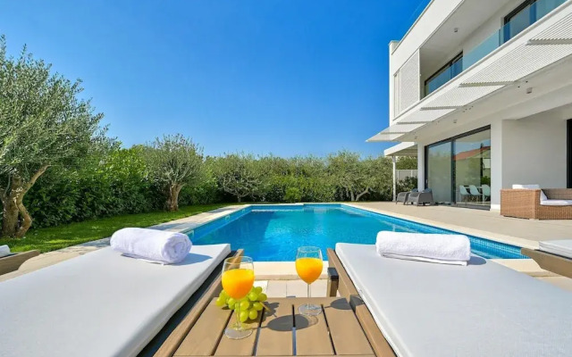 Modern Villa With Private Pool and Terrace